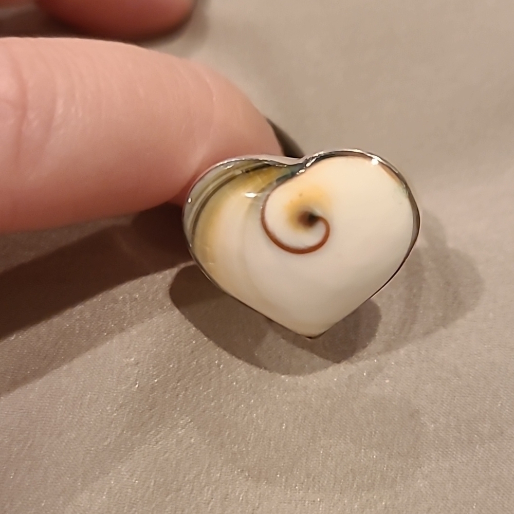 Sterling silver spiral heart puffy ring - Picture 4 of 6